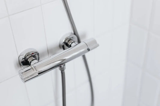 Quel est le débit moyen d'une douche ?