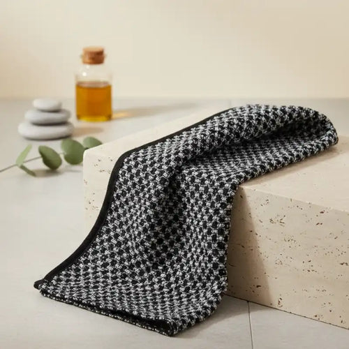 serviette exfoliante japonaise noir carreaux